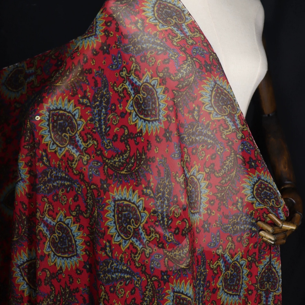 Red Ethnic Paisley Matching Br - Ethnic Fabric recension och pris
