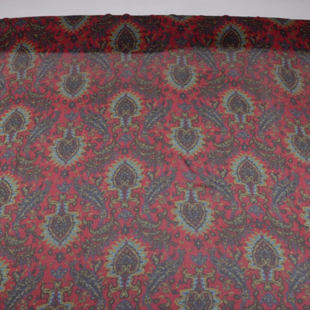 Red Ethnic Paisley Matching Br - Ethnic Fabric recension och pris